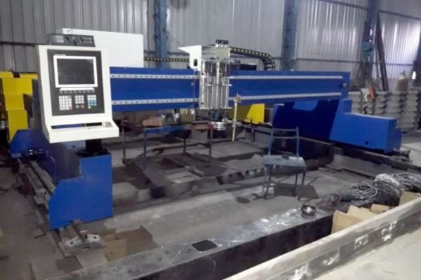 GANTRY TYPE CNC PLASMA CUTTING MACHINE